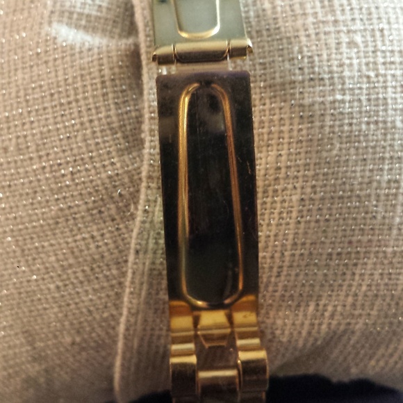Luxury Fashion CVP Goldtone Watch - Picture 4 of 4